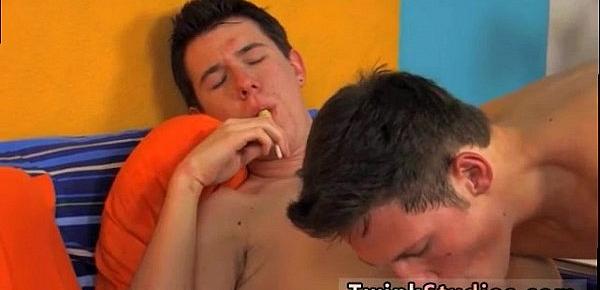  Male soft gay porn movietures He calls a friend for help but there&039;s